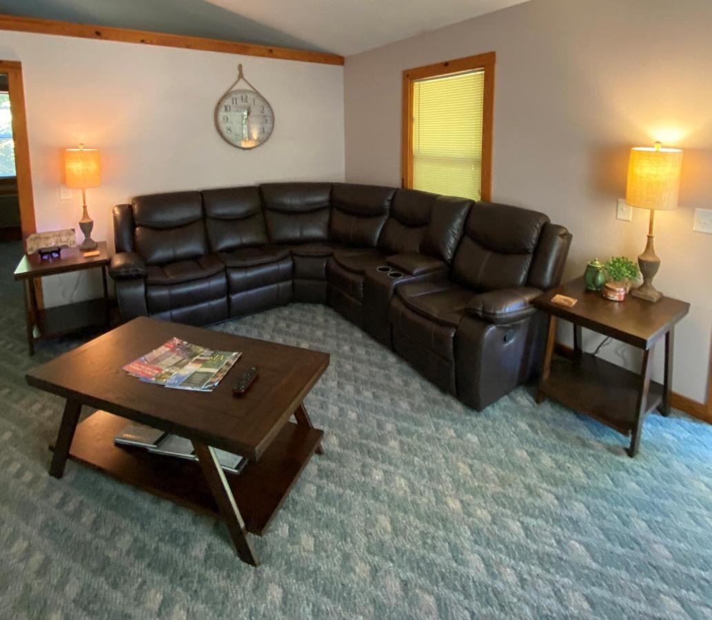 Cedar Creek Cabins #1 - Giant Spa Tub, Large Wooded Porch, Full Kitchen, 1 Bedroom Eureka Springs Esterno foto