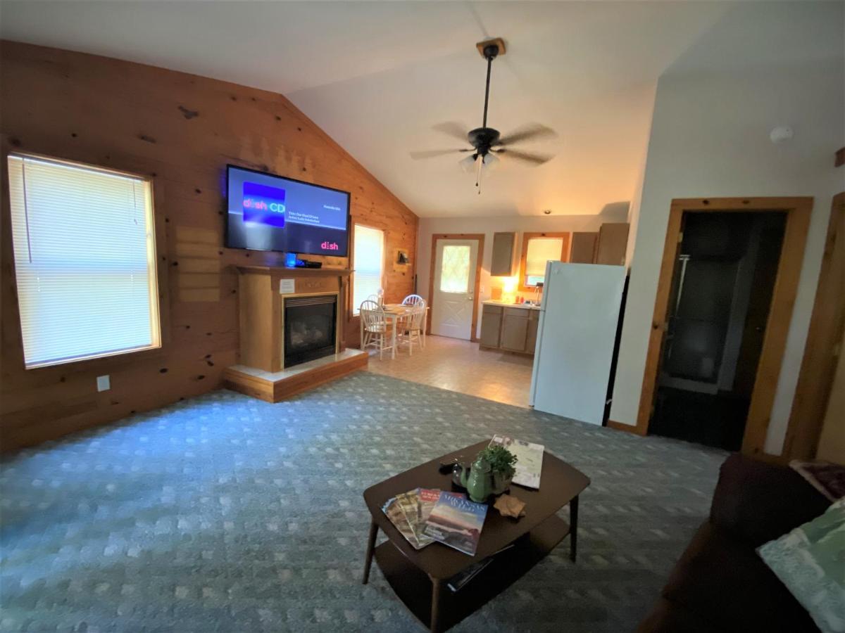 Cedar Creek Cabins #1 - Giant Spa Tub, Large Wooded Porch, Full Kitchen, 1 Bedroom Eureka Springs Esterno foto